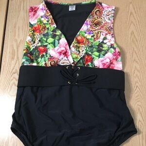 New Women’s Venus Super Sexy 1pc Floral Print & Black Swimsuit Size 22
